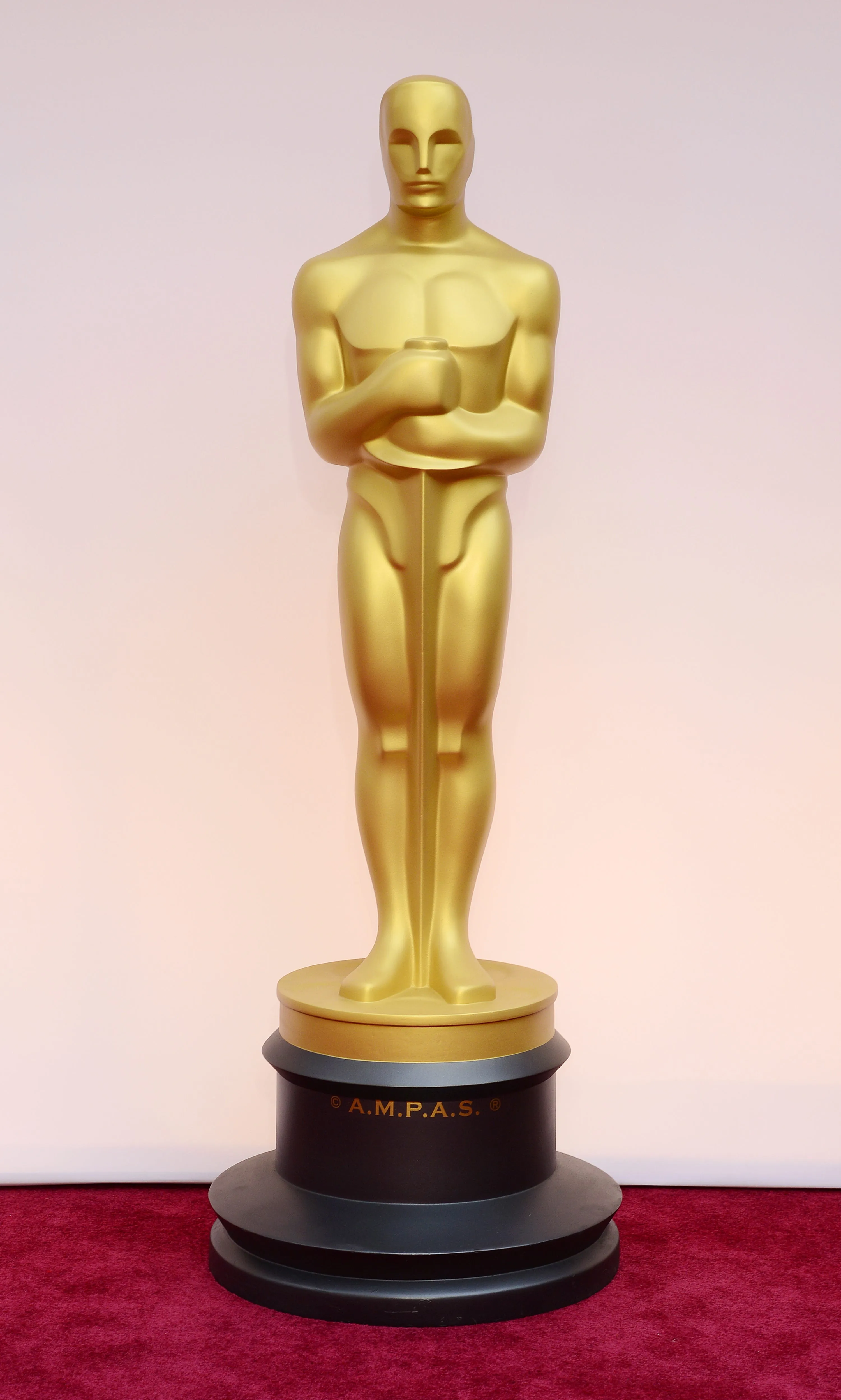金色奖杯雕像